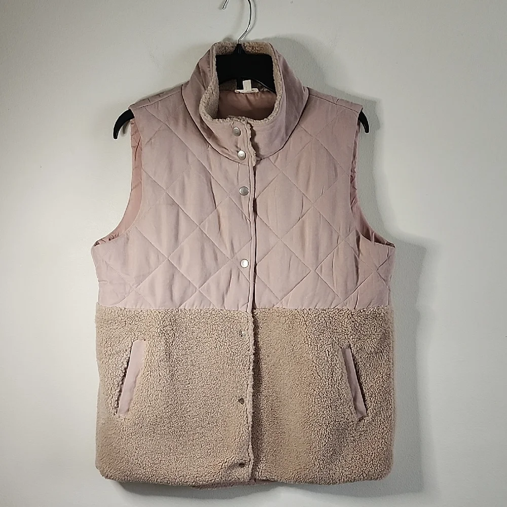 Hem & Thread Pink and Tan Quilted Vest with Sherpa Snap Front Pockets Large